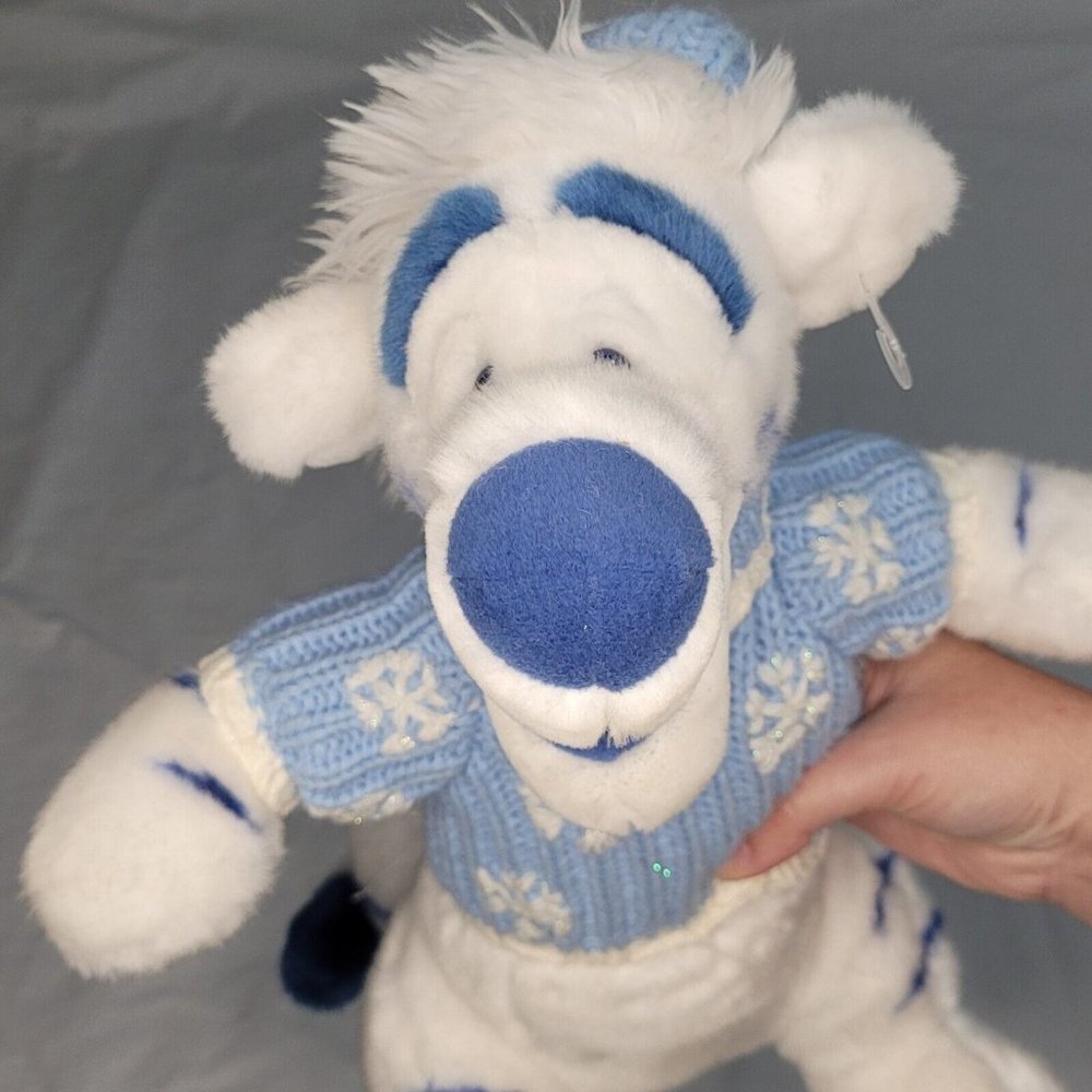 DISNEY STORE Exclusive TIGGER IN BLUE SWEATER WHITE  14" PLUSH Has Tags